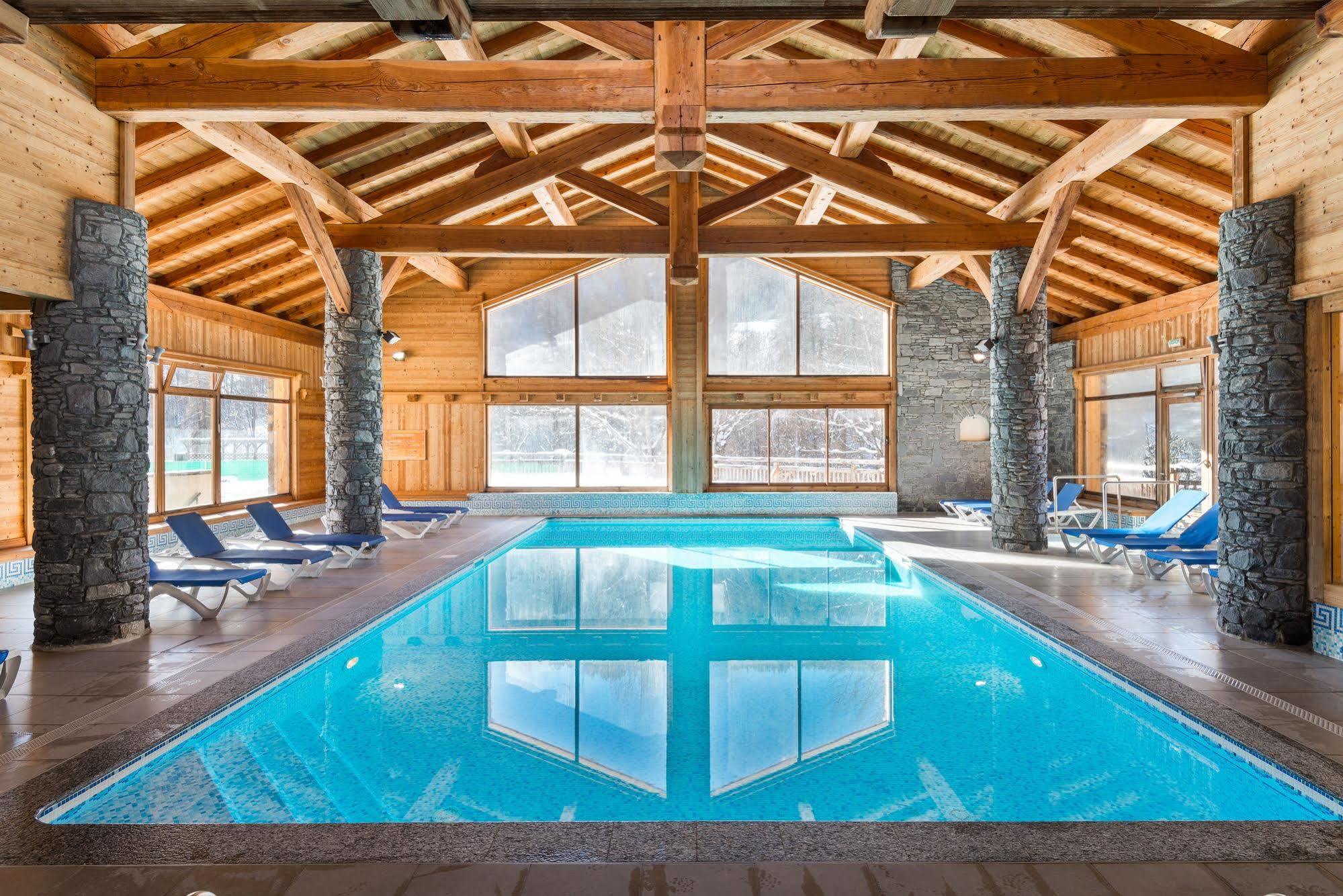 Lagrange Vacances Le Hameau Du Rocher Blanc Serre Chevalier Buitenkant foto